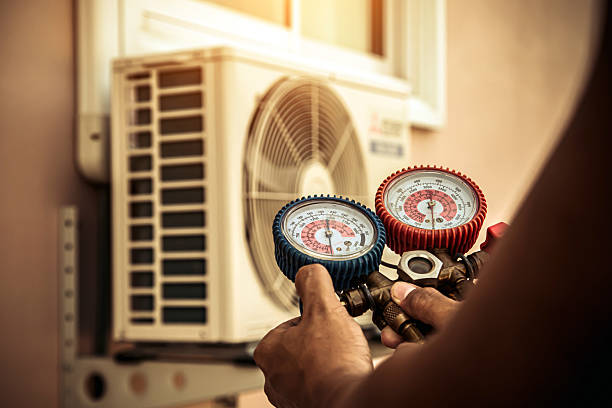 Professional Hvac technician working in Fair Oaks, VA